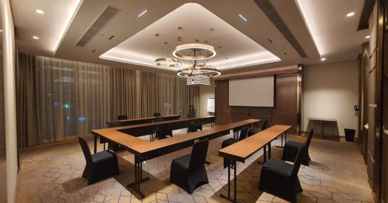 Choosing the Best Resort with Conference Room: A Complete Guide for Business Events