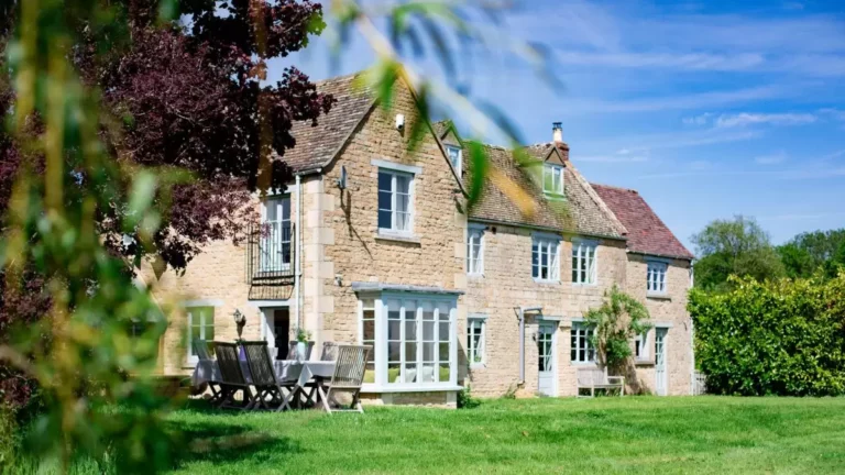 Let My Holiday Home: Expert Guide to Renting Out Your Vacation Property with Modern Tools and Insights